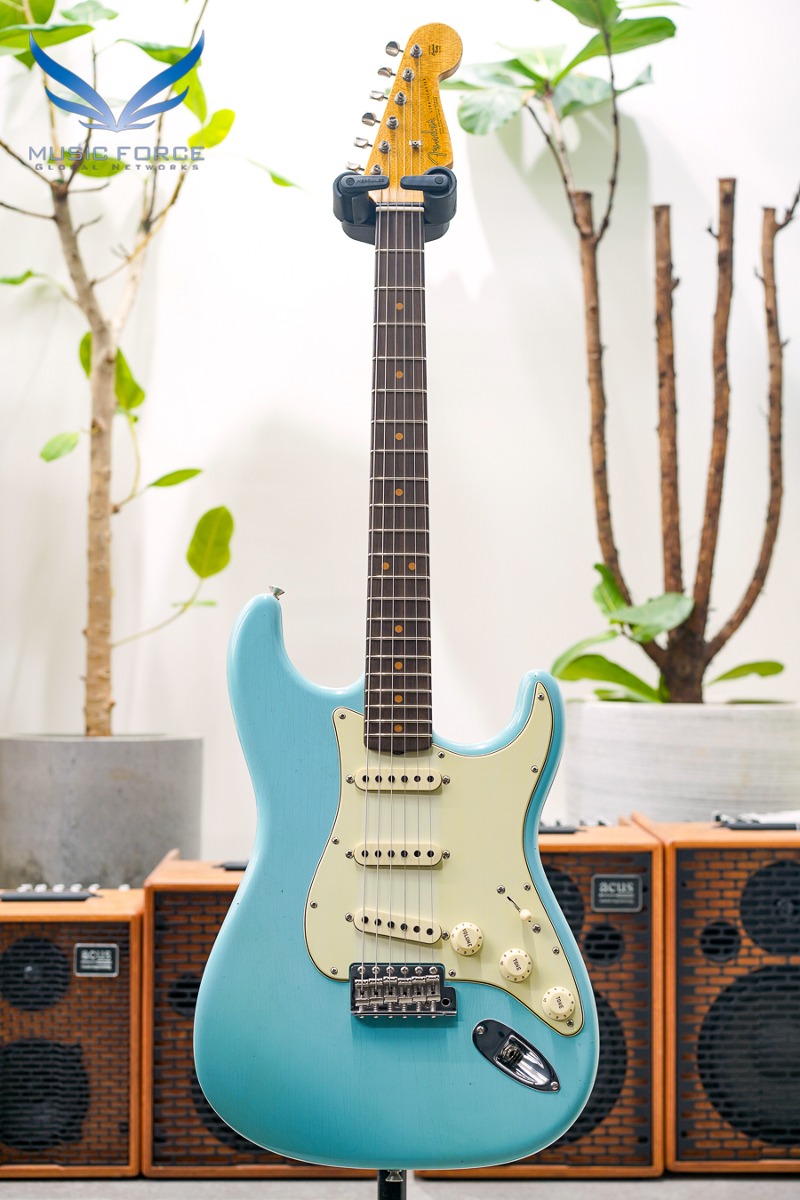 [2024 새봄맞이세일! (~5/31까지)] Fender Custom Shop Limited Edition 1964 Strat Journeyman Relic-Aged Daphne Blue w/AA Flame Maple Neck (2021년산/신품) - CZ557377